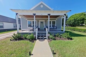 Terrace/patio - Bella's Charming Cottage (Thomasville)