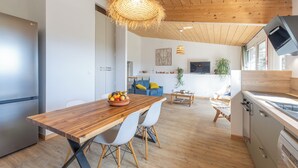 Interior - Comfortable nature gîte with swimming pool, ideal for 2 people, pet-friendly (Salazac)