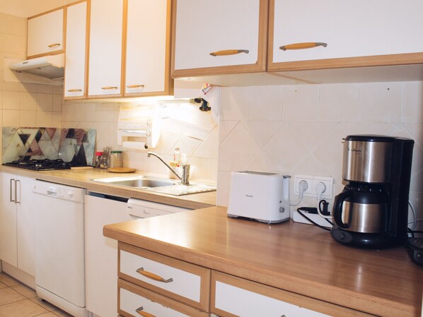 Fridge, microwave, oven, dishwasher