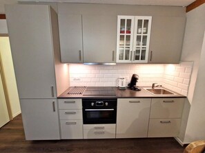 Kühlschrank, Mikrowelle, Geschirrspüler