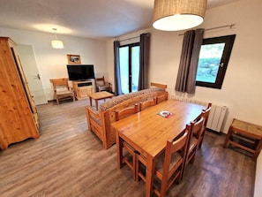Interior - Ski-in/ski-out & foot of the slopes, terrace, tv, ski locker, 56m², Valfréjus (Valfréjus)