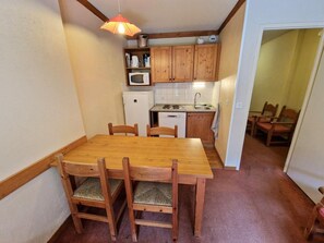 Dining - 100m from resort center, 2nd floor, balcony, tv, ski locker, 40m², Valfréjus (Valfréjus)