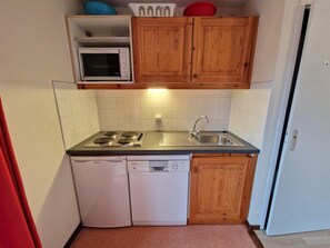 Kühlschrank, Mikrowelle, Geschirrspüler