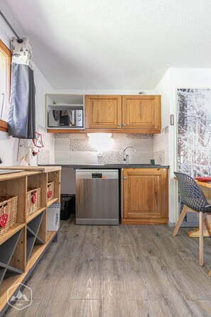 Réfrigérateur, micro-ondes, four, lave-vaisselle