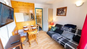 TV - Resort center, 4th floor, view resort, balcony, ski locker, 19m², Valfréjus (Valfréjus)