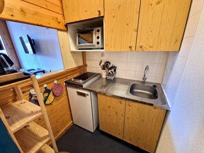 Réfrigérateur, micro-ondes, four, cafetière/bouilloire