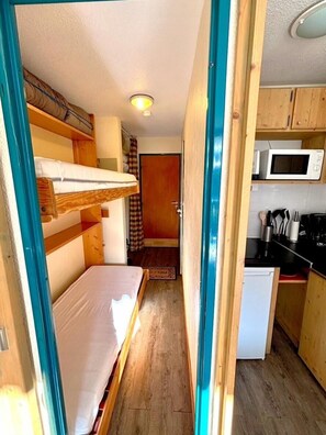 Room - 100m from ski slopes, 1st floor, view resort, balcony, ski locker, 19m², Valfréjus (Valfréjus)