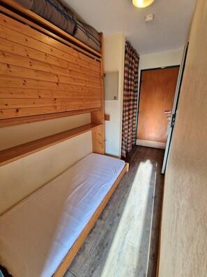 Room - 100m from ski slopes, 1st floor, view resort, balcony, ski locker, 19m², Valfréjus (Valfréjus)