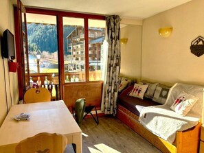 TV - 100m from ski slopes, 1st floor, view resort, balcony, ski locker, 19m², Valfréjus (Valfréjus)