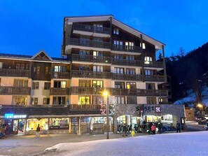 Exterior - 100m from ski slopes, 1st floor, view resort, balcony, ski locker, 19m², Valfréjus (Valfréjus)