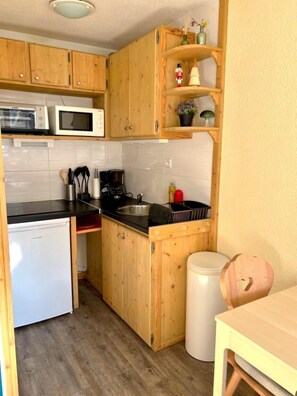 Fridge, microwave, oven