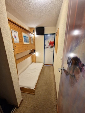 Room - 100m from ski slopes, 5th floor, balcony, ski locker, 19m², Valfréjus (Valfréjus)
