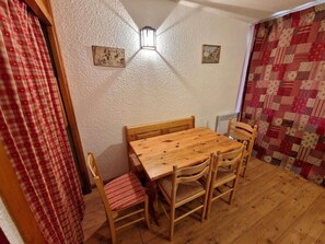 Dining - 100m from ski slopes, 1st floor, balcony, ski locker, 19m², Valfréjus (Valfréjus)
