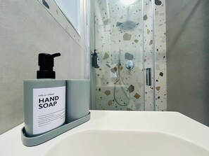 Shower, hair dryer, bidet, towels - WelcHome Vitorchiano double room with balcony  (Vitorchiano)