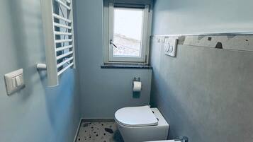 Doccia, asciugacapelli, bidet, asciugamani