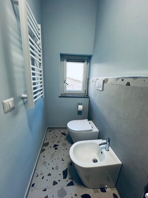 Bathroom - WelcHome Vitorchiano Double Room with Balcony (Vitorchiano)