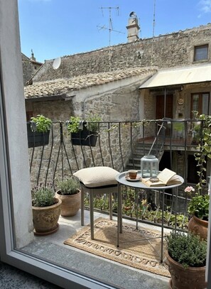Terrace/patio - WelcHome Vitorchiano double room with balcony  (Vitorchiano)