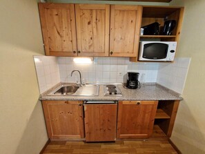 Kühlschrank, Mikrowelle, Geschirrspüler