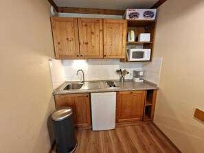 Kühlschrank, Mikrowelle, Geschirrspüler