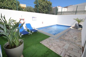 حمام سباحة