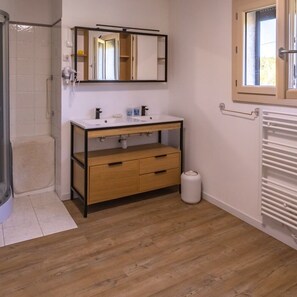 Shower, free toiletries, hair dryer, towels