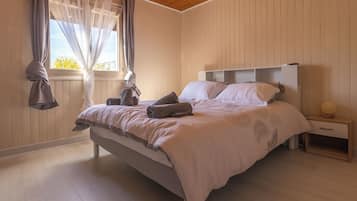 Habitación Deluxe doble, Aire acondicionado, vistas al jardín | Ropa de cama de alta calidad y decoración individual