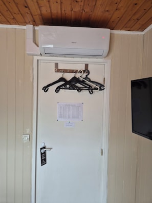 Chambre Deluxe double, climatisation, vue sur le jardin | Literie de qualité, décor unique, ameublement unique
