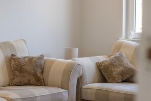 TV - Highfield Apartment - 2 bedroom (Motherwell)