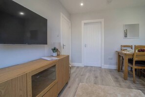 Interior - Highfield Apartment - 2 Bed Near Motherwell Centre (Motherwell)