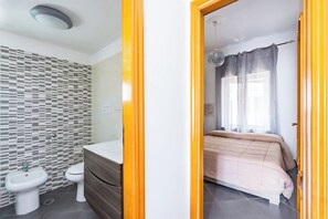 Dusche, Haartrockner, Bidet, Handtücher