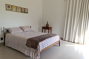 1 habitación, acceso a internet y ropa de cama 