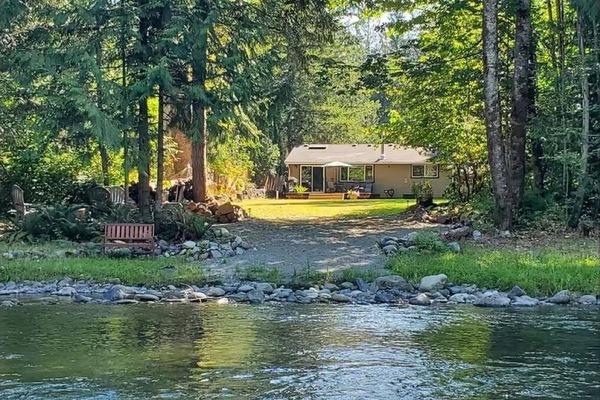 Tony's Riverside Oasis
