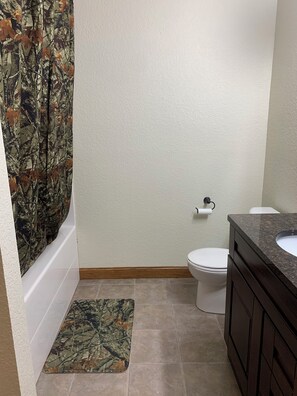 Serviettes fournies, savon, papier toilette