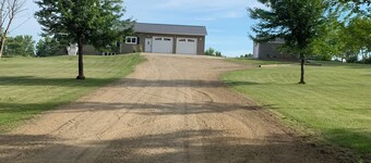 Charming 3-bedroom home with AC, WiFi in Britton. Quiet, trees, and sunsets!