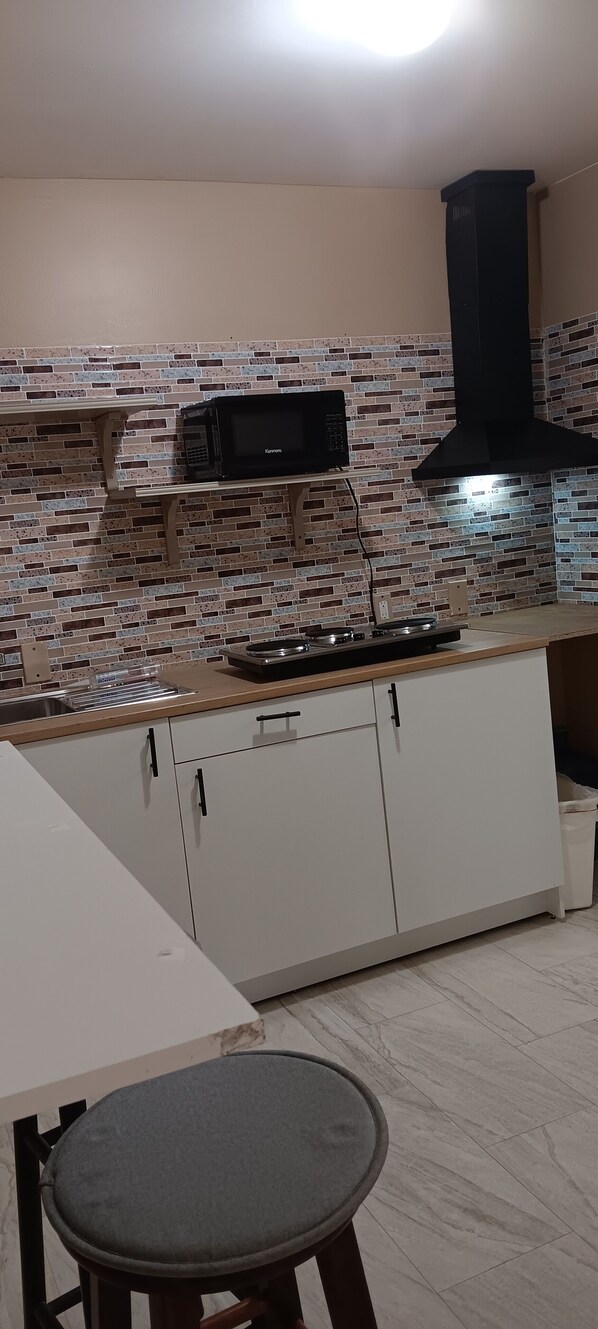 Private kitchen - Cozy studio in awesome Fort Myers with AC (Fort Myers)