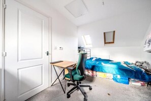House | 3 bedrooms, iron/ironing board, free WiFi, bed sheets