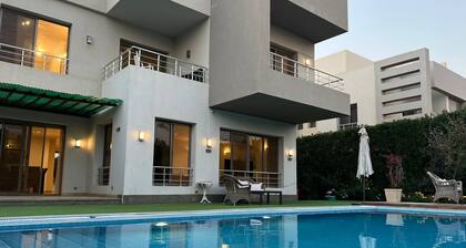 Charming 3-bedroom villa with AC, WiFi in tranquil Giza Governorate