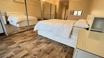 3 chambres, fer et planche à repasser, Wi-Fi, draps fournis