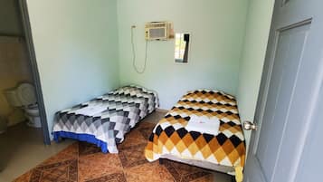 Habitación básica | Decoración personalizada y muebles diferentes