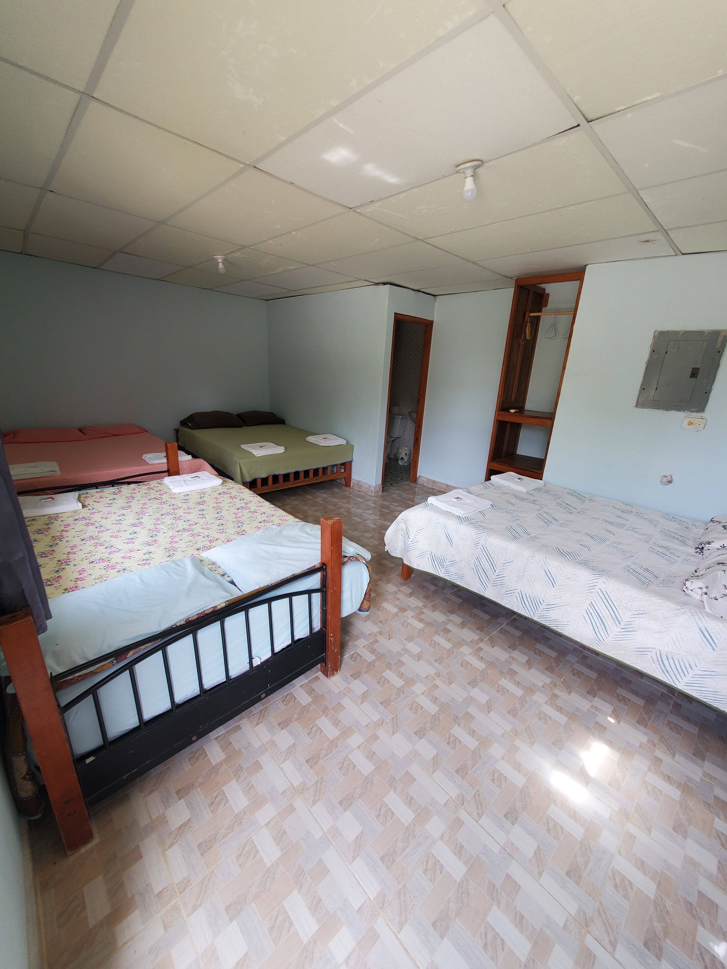 Basic Room | Individually decorated, individually furnished, laptop workspace