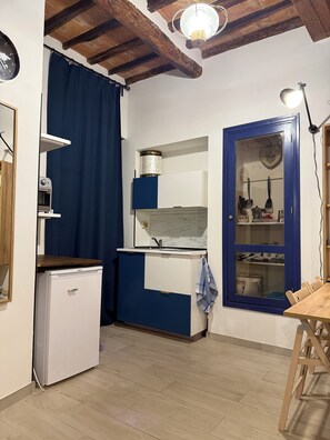 Fridge, oven, coffee/tea maker, cookware/dishes/utensils