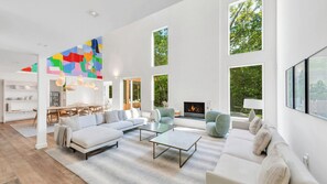 Smart TV, fireplace, stereo