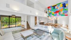 Smart TV, fireplace, stereo