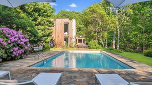 Et oppvarmet basseng