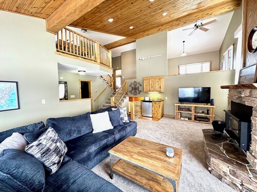 Beautiful Home Creekside