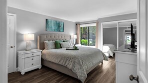 Maison en rangée, Plusieurs lits, patio (Sea Ya Later) | 3 chambres, décor unique, ameublement unique, bureau