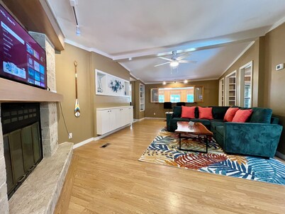 Summer Escape Pool+Hot Tub+Games Home in Keystone Heights, Pet friendly