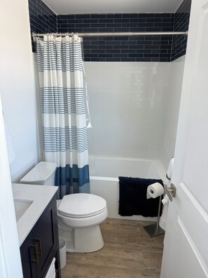 Dusche, Haartrockner, Bidet, Handtücher