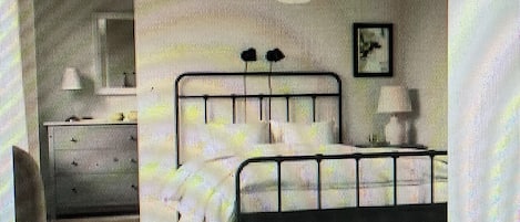 3 bedrooms, iron/ironing board, WiFi, bed sheets