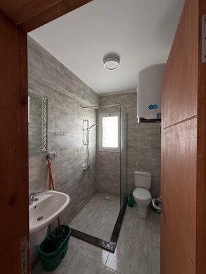Hair dryer, towels, soap, toilet paper - Amazing New 3-bedroom chalet in Mountain View, Ras Elhekma ,North coast, Egypt (الإسكندرية)